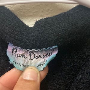 what ; black 100% wool material crop top cutie warm vest ❤️